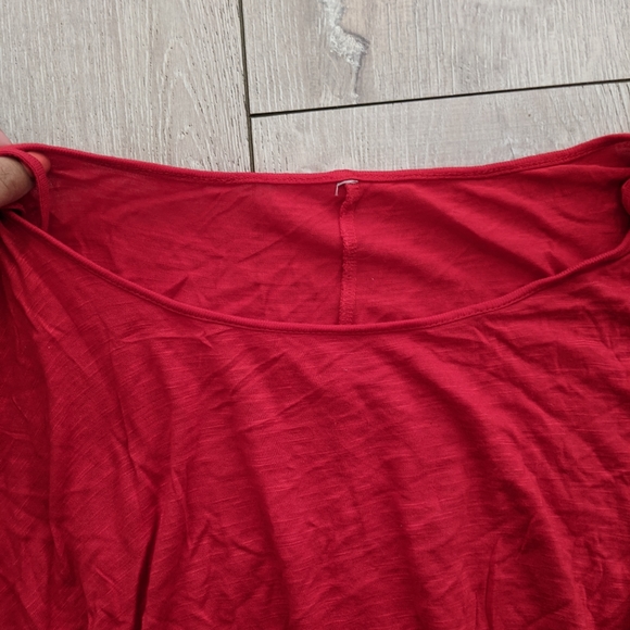 Red cold shoulder crop top Size Medium - Picture 3 of 7